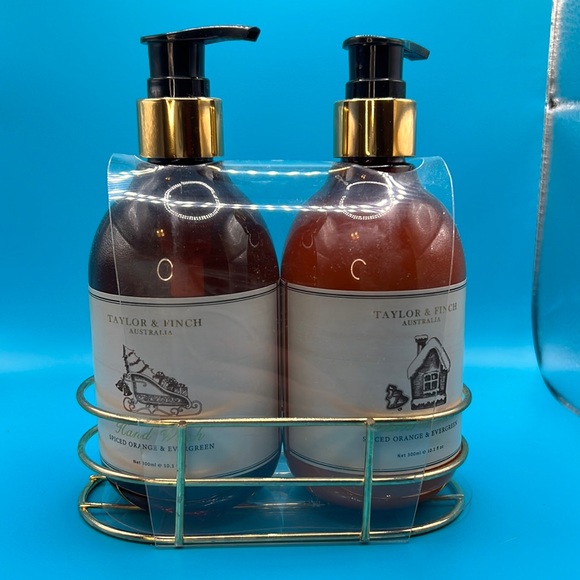 Taylor & Finch soap and lotion set Xmas themed - Picture 1 of 2